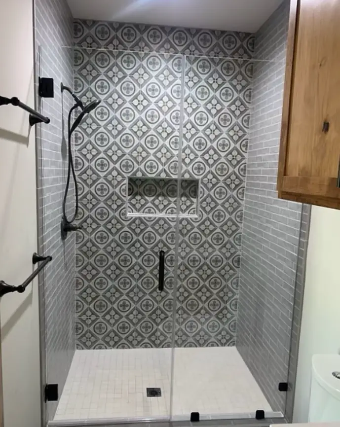 Frameless shower on patterned tile