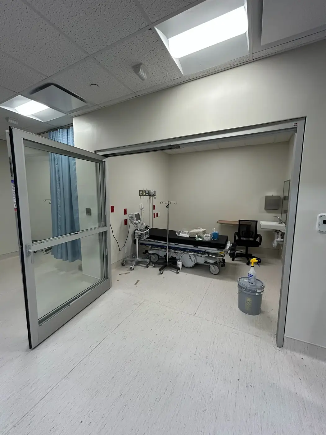 Door in open position, full room access
